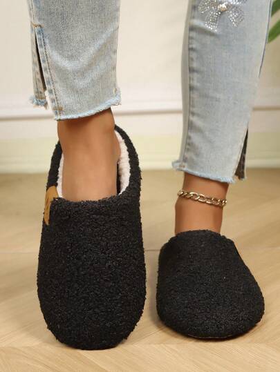 Dép nữ mềm mại, êm ái, thoải mái, chống trơn trượt, thích hợp sử dụng trong nhà và ngoài trời, thiết kế thời trang, phù hợp cho mọi mùa.