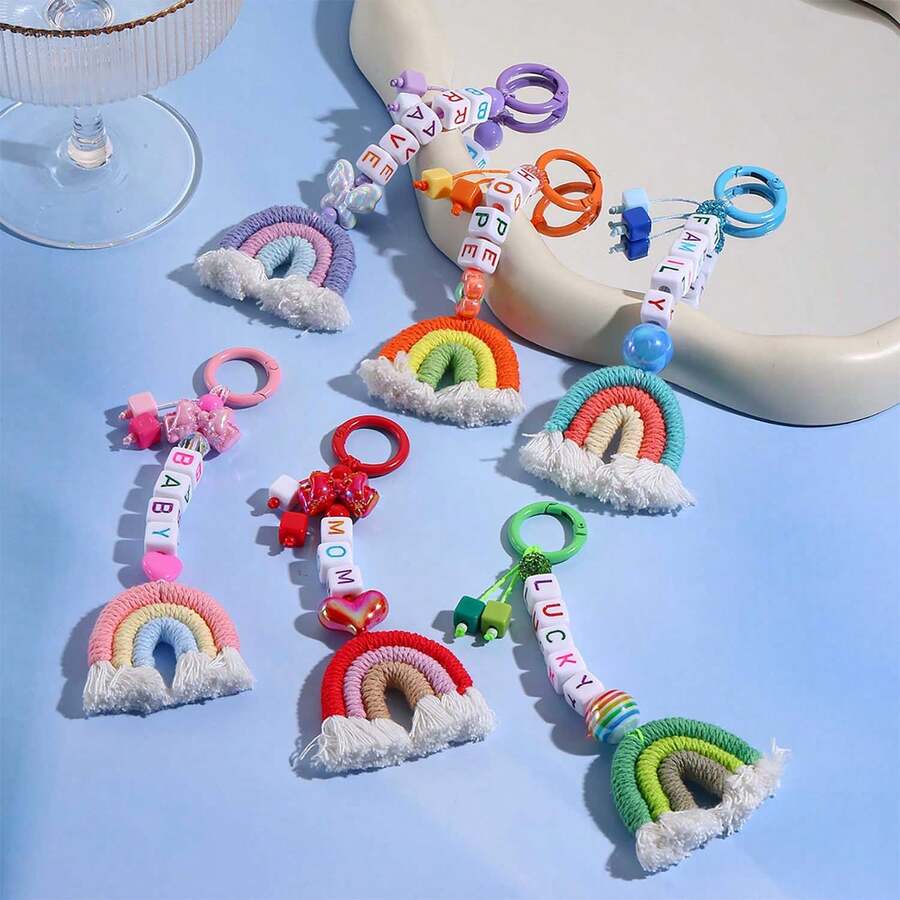 1 móc khóa cầu vồng phong cách Bohemian: Phụ kiện túi xách làm từ dây cotton đan thủ công với tua rua và mặt dây chuyền chữ cái đính hạt. - Móc khóa cầu vồng - Xem 1