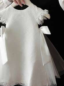 女婴白色蝴蝶结薄纱优雅可爱公主裙，适合女婴一周岁生日、情人节、婚礼、派对、节日庆典等场合。 - 白色 - 查看 3