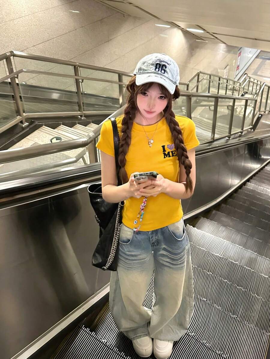 女款心形與字母印花標準肩短袖T恤,美式時尚獨特夏季上衣,休閒黃色 - 黃色 - 查看 1