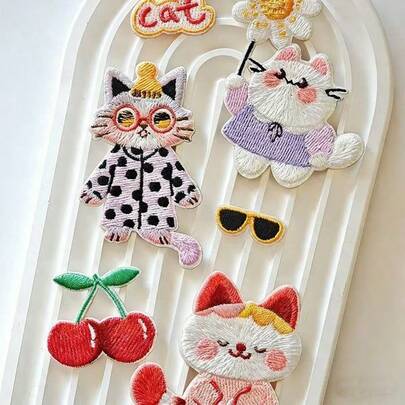 6 Stück bestickte Patch Abzeichen, Aufkleber Rückseite Patches geeignet für Kleidung, Hüte, Jacken, DIY Cartoon Katze bestickte Patch Set, anwendbar für Handyhüllen, Taschen und Kleidung Dekoration