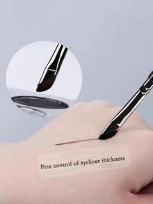 1pc Double-Ended Sickle Shaped Eyeliner Brush, Eyeshadow Blending Brush For Eye Detail And Brow Shaping - Black - View 3