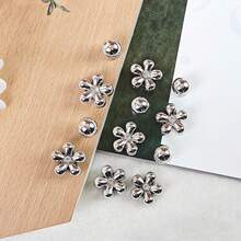 12 hạt cườm hình hoa màu bạc sáng bóng, chất liệu nhẹ không phải kim loại, phong cách Y2K thời thượng, đa năng, dễ thương, trang trí cho dép xăng đan EVA, dép lê, phần trên giày có thể tháo rời, quà tặng ngày lễ. - Bạc - Xem 6