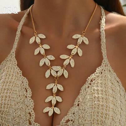 OOQ 1件夏季波西米亚风3D叶子手工拉菲草项链，时尚配饰，适合海滩、旅行、派对礼服、母亲节、情人节礼物（手工随机编织，手工制品可能残留胶水）