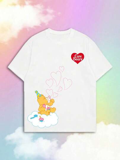 SHEIN | Care Bears Áo thun nữ tay ngắn mùa hè in hình gấu trái tim hoạt hình cổ điển, sự kết hợp giữa phong cách E-girl ngọt ngào, cá tính và thẩm mỹ retro Mỹ, thiết thực cho cả việc phối đồ và mặc hàng ngày, phù hợp cho các bữa tiệc sinh nhật, hẹn hò bạn bè, mua sắm mùa hè, đi học, tiệc theo chủ đề, chợ đồ cũ, kỳ nghỉ hàng ngày, tụ họp ngày lễ và hơn thế nữa, một món đồ thiết yếu để tạo nên những bộ trang phục đường phố độc đáo mang phong cách Y2K Millennial.