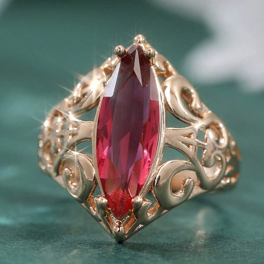 Bague en zirconium rouge synthétique de style vintage élégant pour femme, bijou de femme avec un design floral creux délicat, accessoire pour anniversaire - Doré - Voir 1