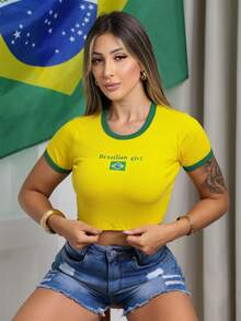 Cropped Feminino Brasil Manga Curta Ribana Blusa Cropped Ajuste Slim Copa do Mundo Brasil Top Casual Justo Estiloso Torcedora - Amarelo - Visão 2
