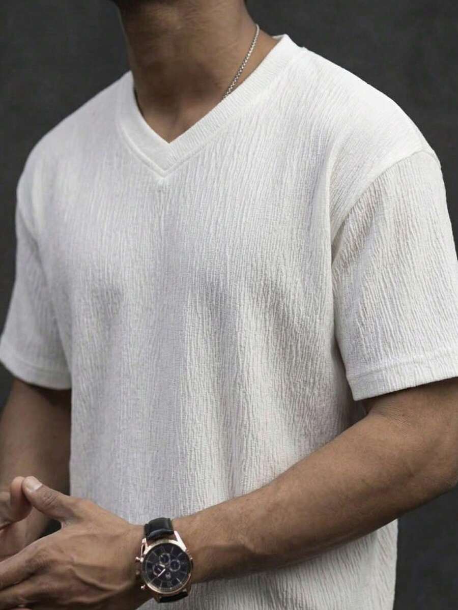 1件白色纹理男士短袖T恤，男士度假上衣，轻盈透气V领设计，休闲度假风，可机洗，适合海滩度假和户外活动穿着 - 白色 - 查看 1