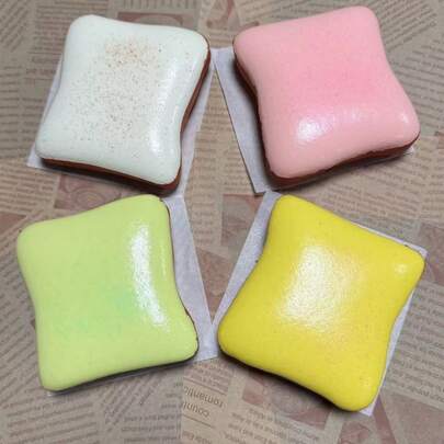 1个静音减压挤压式芝士吐司，舒缓奶油口感，面包形状，柔软亲肤，减压小工具，办公家居装饰，挤压式粘性软玩具，水性软胶玩具，蓬松玩具，派对礼品，DIY游戏，芝士棉花糖