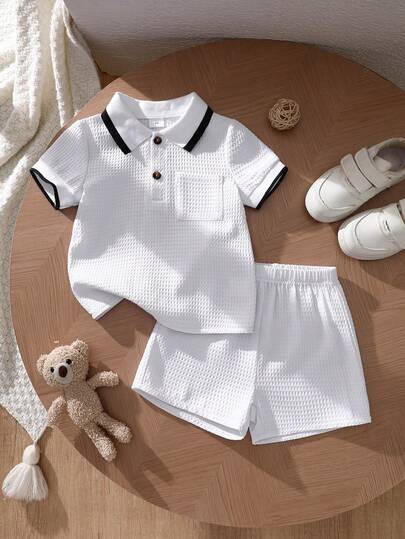 男童夏季华夫格纹POLO衫短裤套装（2件套），清新白蓝撞色设计，休闲款式，翻领、纽扣、口袋设计，透气柔软面料，适合日常、上学、户外活动。