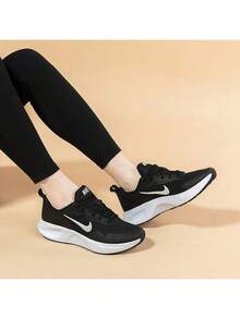 Nike 女款 WEARALLDAY 网眼透气轻便跑步鞋休闲运动鞋 CJ1677-001，2026 年夏季新款上市 - 黑色 - 查看 3