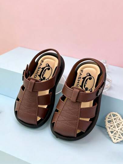 新款柔软透气卡通鞋垫，轻便搭扣设计儿童凉鞋，男童可爱婴幼儿鞋，适合春夏室内外穿着，可用作休闲鞋、沙滩鞋、童鞋，PVC塑料婴儿凉鞋。