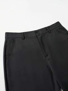 男士黑色休闲商务西装套装，采用质感面料，适合日常通勤穿着，也是送给男友或丈夫的理想礼物。男士黑色两件套西装，散发着老钱的优雅气质。 - 黑色 - 查看 4