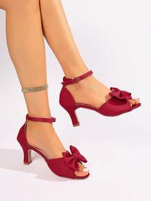 2026 女士红色缎面蝴蝶结细跟踝带凉鞋，婚礼晚宴鞋 - 紅色 - 查看 6