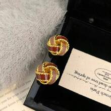 1 Đôi bông tai thắt nút kiểu Pháp cổ điển sang trọng, thiết kế độc đáo, thanh lịch, đa năng cho mùa xuân/hè. - Màu Đỏ Sâu - Xem 6