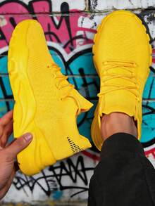 Zapatillas deportivas amarillas para hombre, resistentes, con suela exterior reforzada y diseño antideslizante, ideales para actividades al aire libre, el trabajo o la escuela. Un regalo práctico. - Amarillo - Ver 2