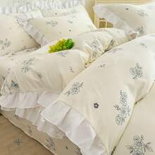 Juego de ropa de cama con volantes y estampado floral de color crema (1 funda nórdica + 2 fundas de almohada, sin incluir el edredón y los rellenos de almohada), cómodo, suave y transpirable, versátil y lavable a máquina para todas las estaciones - Blanco - Ver 9