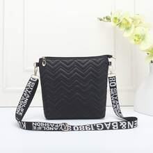New Fashion Versatile Embroidered Wave Pattern Women's Shoulder Bag, Minimalist Personalized Style Ladies' Crossbody Bag (Moire M Logo + M Pattern), Large Capacity Square Body - Multicolor - View 4