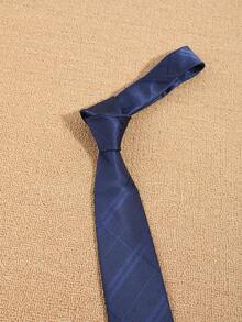 1 chiếc cà vạt nam kẻ caro màu xanh hải quân, chất liệu jacquard. - Màu xanh lam - Xem 4