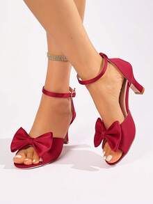 2026 女士红色缎面蝴蝶结细跟踝带凉鞋，婚礼晚宴鞋 - 紅色 - 查看 4