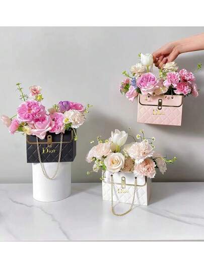 M.Dior Hộp quà hoa hình thoi gấp gọn, túi đựng hoa 3D dày dặn sáng tạo dành cho người bán hoa, được làm từ bìa cứng chắc chắn với họa tiết hình thoi 3D dập nổi tinh tế, mang lại cảm giác sang trọng, thiết kế gấp gọn tiện lợi cho việc cất giữ và mang theo.