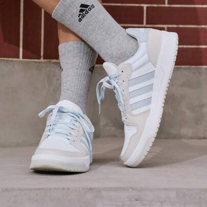 Adidas Giày thể thao phong cách bóng rổ cổ điển ENTRAP, mang hơi hướng sinh viên Mỹ.