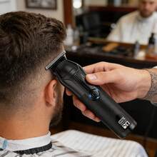 Bộ dụng cụ chăm sóc cá nhân 3 trong 1 chuyên nghiệp dành cho nam giới LARGNER: Bao gồm máy cắt tóc công suất cao, máy tỉa tóc chính xác và máy cạo râu điện (có đèn báo pin LED, màu đen) - Xem 4