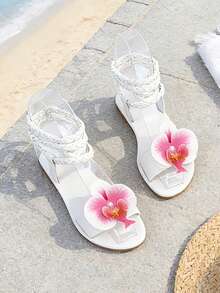 Sandales plates à lanière de cheville tressée | Décoration florale 3D et semelle confortable | Chaussures de plage décontractées pour filles - Blanc - Voir 2