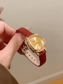 椭圆形女士石英表，时尚复古设计，艺术小众风格，适合日常佩戴、搭配礼物、休闲聚会等场合。 - 金色 - 查看 11