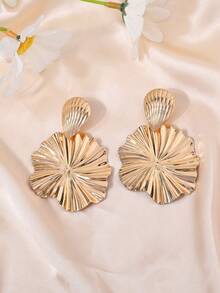 1 Pair Retro Minimalist Exaggerated Golden Yellow Lotus Leaf & Maple Leaf Earrings, Elegant Earrings Suitable For Women To Wear Daily, Banquet, Party, All Seasons - Yellow Gold - View 1