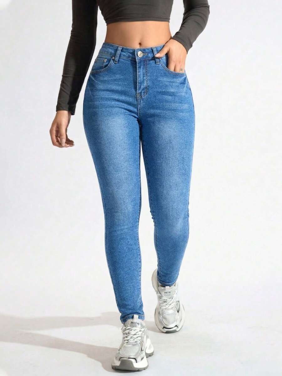 Women's Skinny Jeans With Modern Design And Button Closure: Slimming And Body Shaping Effect - Light Blue H2VA37 - View 1