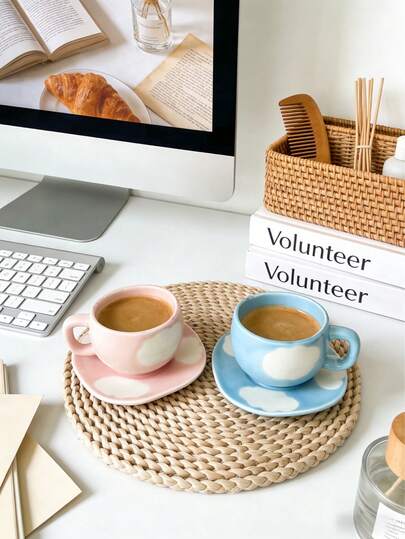 Bộ tách và đĩa cà phê bằng gốm sứ họa tiết mây, chịu nhiệt và dễ vệ sinh, lý tưởng cho quán cà phê, gia đình, nhà hàng, nhà bếp và văn phòng, cũng như cho tiệc trà chiều. Hoàn hảo làm quà tặng cho Ngày của Cha và Ngày của Mẹ, bạn bè và người yêu, thành viên gia đình, giáo viên, đồng nghiệp và các dịp đặc biệt khác.