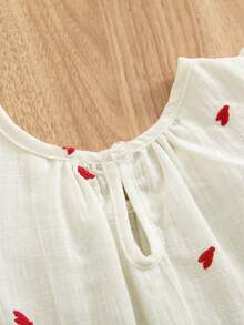 Bộ 2 món mùa hè cho bé gái, áo tay ngắn thêu hình trái tim, hàng mới về, gồm áo và quần short viền bèo nhún, thích hợp cho mùa hè. - Màu be - Xem 4