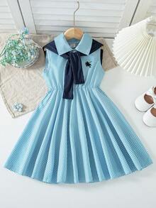 Đầm bé gái kiểu Hàn Quốc cổ bẻ kẻ sọc, đầm chữ A không tay eo thấp mùa hè, đầm đi học sành điệu cho trẻ em, khăn choàng xanh. - Màu xanh nhạt - Xem 1