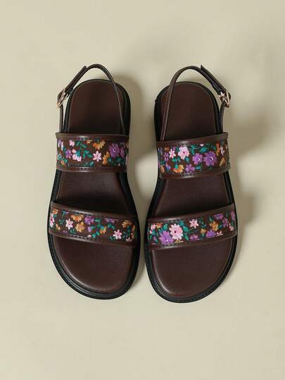 Giày sandal đế bằng nữ có quai cài, gót thấp, đế dày, họa tiết hoa nhí phối màu, phong cách Bohemian, cổ điển retro, hở mũi, thoải mái cho mùa hè, đế xuồng thấp, không gây mỏi chân, thời trang ngoài trời đi biển, hoa nhiều màu sắc ngẫu nhiên, xuân thu 2026, hoa nhỏ bất đối xứng, thoáng khí, tươi mát, thanh lịch, giày thể thao thường ngày kiểu La Mã, cỡ 33-43
