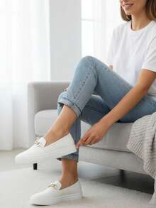 Women's Slip-On Casual Yacht Sneakers, Easy To Put On, Comfortable, With Rhinestone Bow. - Blanco - Ver 1