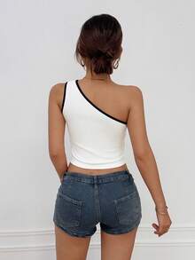Débardeur court tricoté pour femme, col asymétrique, coupe slim, style mode minimaliste, léger et confortable, convient pour le port quotidien, les vacances, les fêtes, le style de rue et les sorties décontractées - Blanc - Voir 4