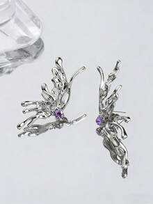 1 đôi bông tai hình bướm kim loại cao cấp kiểu dáng lạnh mới năm 2026, phong cách Ins, bông tai cánh bất đối xứng nổi tiếng trên mạng, bông tai kim loại bạc độc đáo. Cánh bướm kiểu Pháp không cần lỗ tai, kẹp tai dành cho phụ nữ có khí chất sang trọng nhẹ nhàng, cá tính ngọt ngào và mát mẻ, cùng những đường nét khuôn mặt nhỏ nhắn. - Nhiều màu - Xem 5