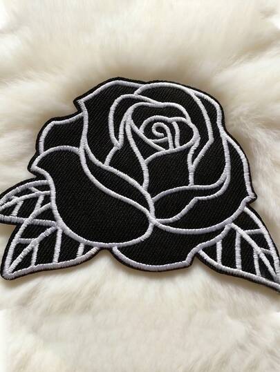 1 miếng vá thêu hoa hồng đen trắng - Vật dụng trang trí có thể ủi/may - Hoàn hảo cho áo phông, áo khoác, ba lô, hoặc các vết rách.