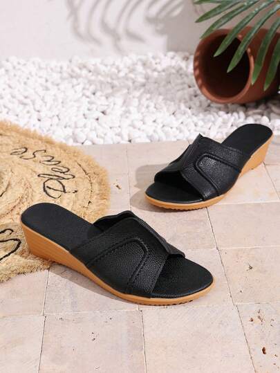 Sandal đế xuồng mùa hè mới màu đen tối giản với thiết kế phối hình chữ V và chữ H, sandal xỏ ngón thời trang với chất liệu vải thiều mềm mại, dép cao gót vừa phải đa năng thích hợp cho bãi biển, kỳ nghỉ và sử dụng hàng ngày.