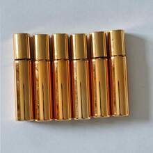 Chai nước hoa lăn 10ml, thiết kế nhỏ gọn và tinh tế, có các màu đen, bạc và vàng. Kiểm soát chính xác lượng và nồng độ hương thơm, lý tưởng để dặm lại nước hoa khi đi du lịch. - Nhiều màu - Xem 9