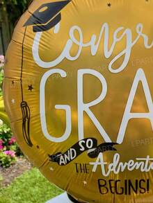 49件組 2026畢業派對裝飾氣球套裝，18英吋「Congratulations Graduation」圓形金色氣球，18英吋金/黑星形氣球，畢業主題派對拱門裝飾道具，10英吋金/黑/白乳膠氣球 - 查看 7