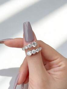 KAHOOT Chiếc nhẫn Moissanite 3,36 carat bằng bạc sterling 925 này là một chiếc nhẫn cưới hoặc nhẫn đôi chất lượng cao, sang trọng, cổ điển, thanh lịch và đa năng. Thích hợp cho đám cưới, cầu hôn, tiệc đính hôn, dạ hội, Ngày Valentine, Lễ Tạ ơn, Giáng sinh, Halloween, sinh nhật, kỷ niệm, lễ tốt nghiệp và các dịp lễ khác. Đi kèm hộp quà. Trọng lượng khoảng 2,77g. - Bạc - Xem 3