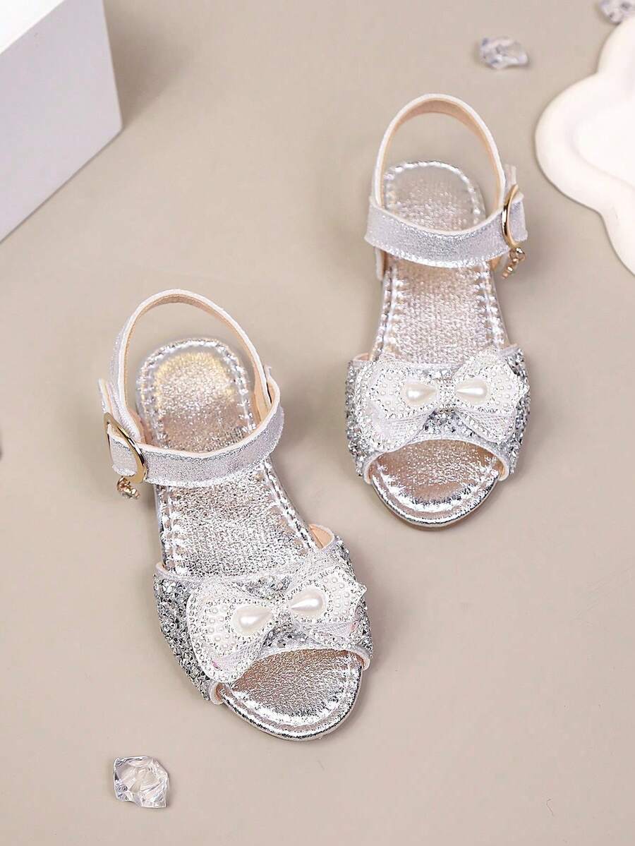 2026 New Girls' Soft Bottom Princess Sandals, Single Strap Design, Pearl Embellished Bow PU Material, Flat Shoes, Open Toe Sandals, Suitable For Daily Outings/Birthday Parties - Silver - View 1