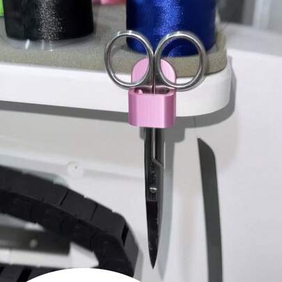 2件套缝纫机剪刀及工具收纳盒（带背胶） - 多功能收纳盒，专为缝纫用品设计。这款实用收纳盒可作为剪刀、镊子和拆线器的专用收纳盒。