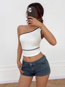 Débardeur court tricoté pour femme, col asymétrique, coupe slim, style mode minimaliste, léger et confortable, convient pour le port quotidien, les vacances, les fêtes, le style de rue et les sorties décontractées - Blanc - Voir 6