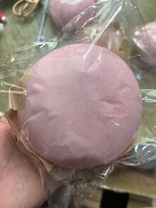 面包缓慢的回弹效果,柔软粘稠的质地,带来极致放松的体验。轻轻按压,它会轻柔地回弹,有效缓解压力。这款玩具可以舒缓压力,释放情绪。逼真的面包和蛋糕造型。 - 彩色 - 查看 9