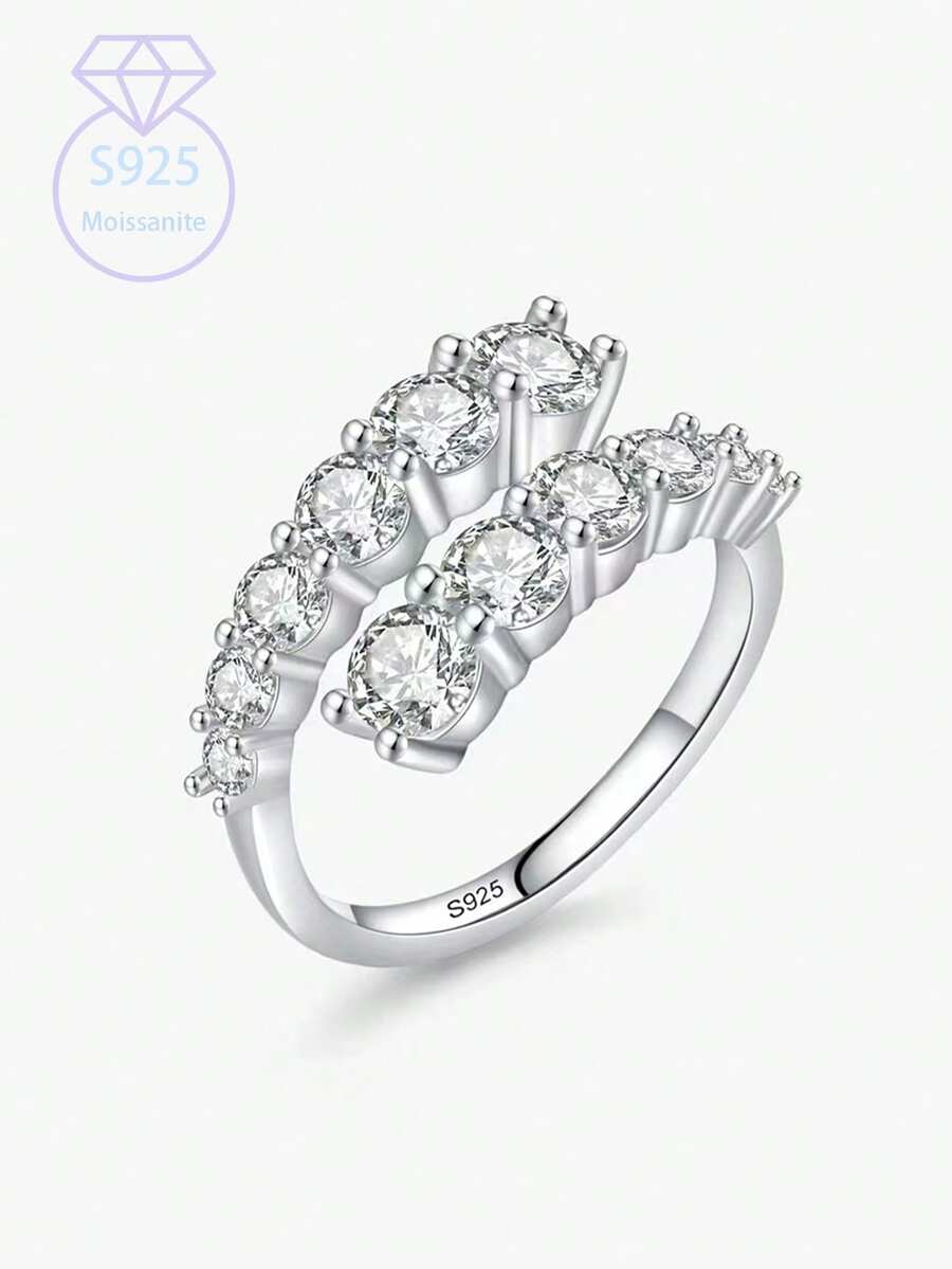 KAHOOT Chiếc nhẫn Moissanite 3,36 carat bằng bạc sterling 925 này là một chiếc nhẫn cưới hoặc nhẫn đôi chất lượng cao, sang trọng, cổ điển, thanh lịch và đa năng. Thích hợp cho đám cưới, cầu hôn, tiệc đính hôn, dạ hội, Ngày Valentine, Lễ Tạ ơn, Giáng sinh, Halloween, sinh nhật, kỷ niệm, lễ tốt nghiệp và các dịp lễ khác. Đi kèm hộp quà. Trọng lượng khoảng 2,77g. - Bạc - Xem 1