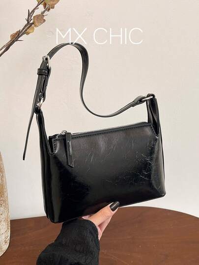 1个女士纯色PU复古简约新月形单肩包，适合通勤、购物和送礼