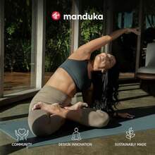 Manduka eKO Superlite - Alfombrilla de yoga para viajes ligera fácil de enrollar y plegar duradera 1 5 mm de grosor 71 pulgadas - Carbn vegetal - Ver 6